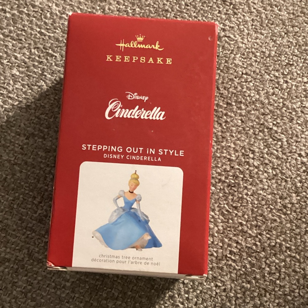 Hallmark Disney Cinderella Stepping Out In Style Ornament 2021